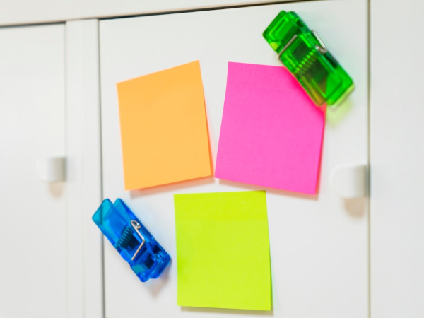 Como Transformar Post-its em Chaveiros Criativos e Funcionais